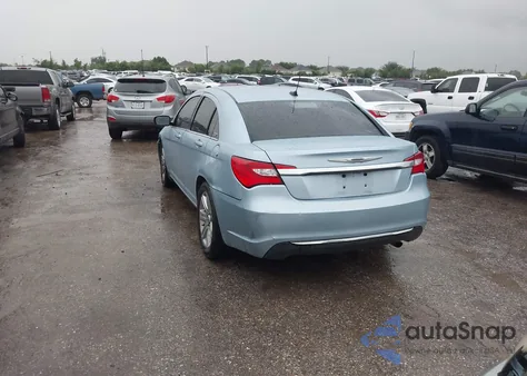 2014 Chrysler 200 Touring z USA, uszkodzony, nr VIN 1C3CCBBB2EN151323